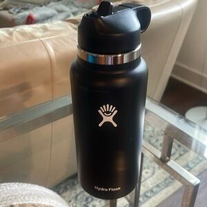⚡️⚡️HYDRO FLASK 32 oz NWT⚡️⚡️